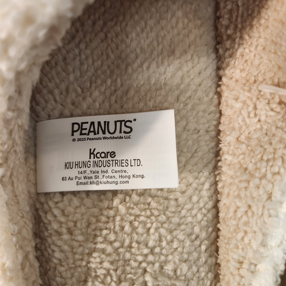 Peanuts Cream Snoopy Slippers - Picture 4 of 4